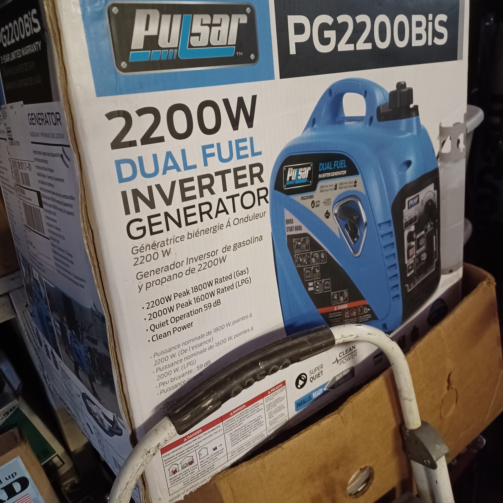 NEW Pulsar 2200W generator. Propane OR gasoline