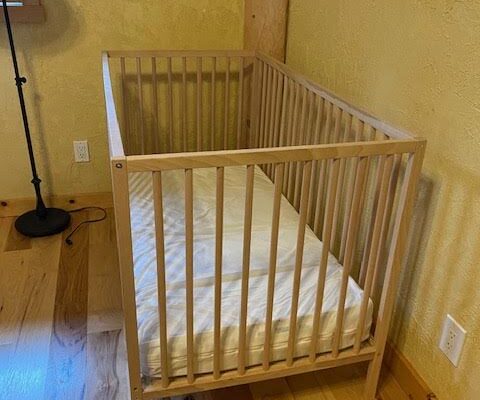 crib with matress