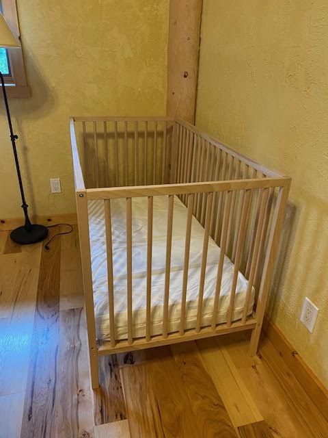 crib with matress