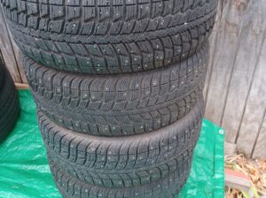 4 excellent 16″ Himalaya studded snow tires
