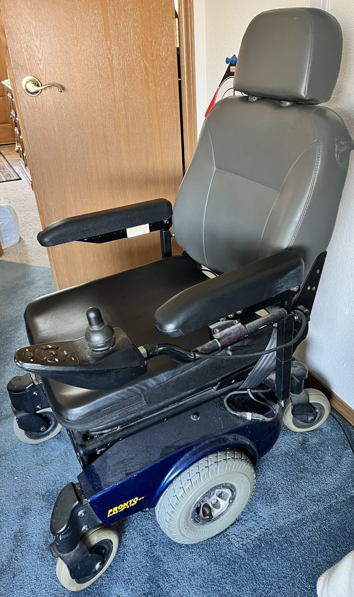 Mobility Power Chair W/New Batteries & Carrier Blue Mountain Networks