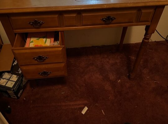 Sewing machine table w drawers
