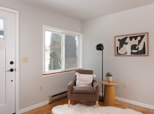 Sweet Downtown Parkdale Cottage RMLS#24058567