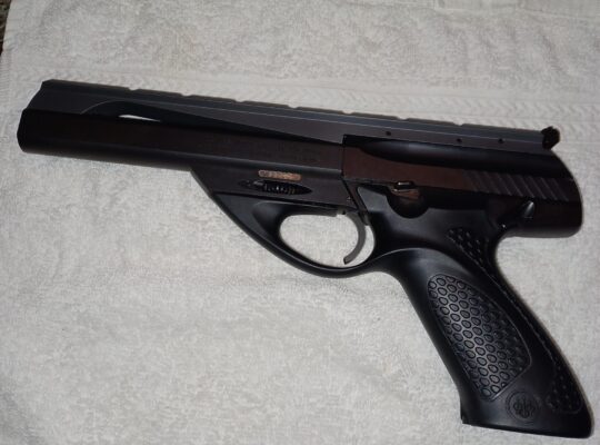 Beretta U22 Neos pistol 6″ barrel <100rds excellen