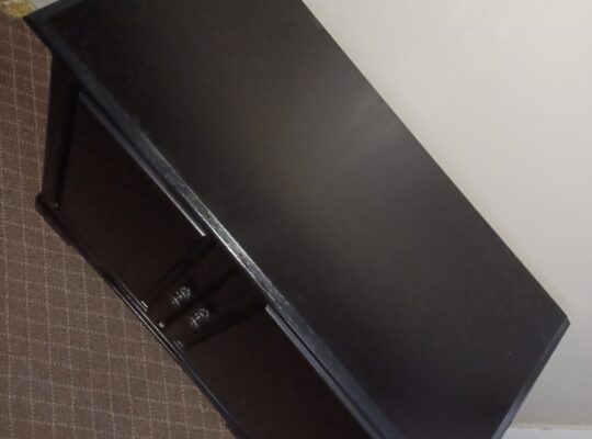 Medium aquarium/stereo/media cabinet. Delivery too