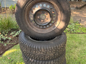 Like new studded tires and wheels 185/70R14