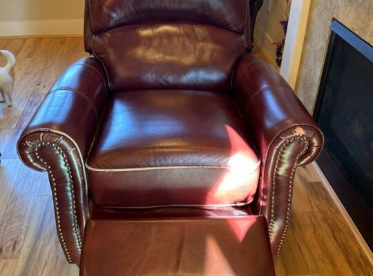 Full grain leather RECLINER, burgundy.