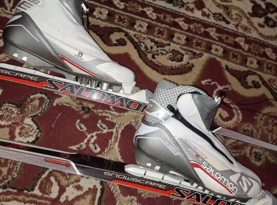 Salomon 173cm cross-country skis & W8.5/M8 boots