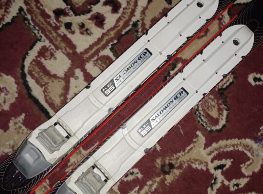 Salomon 173cm cross-country skis & W8.5/M8 boots