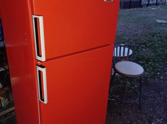Fridgidaire apartment size fridge. Clean. Works we
