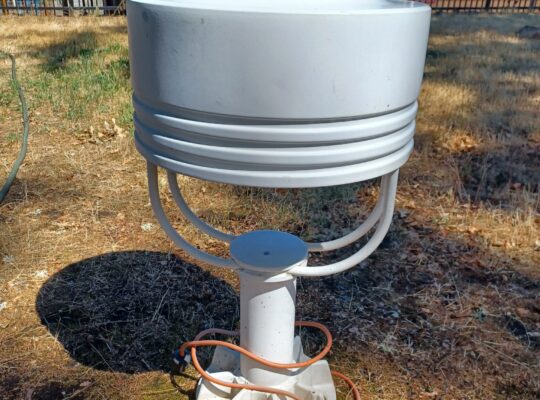 Large high-pressure sodium lamp/light. Heavy-duty!