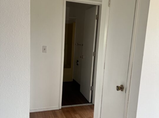 2 bed/1 bath apt for RENT (Murdock)