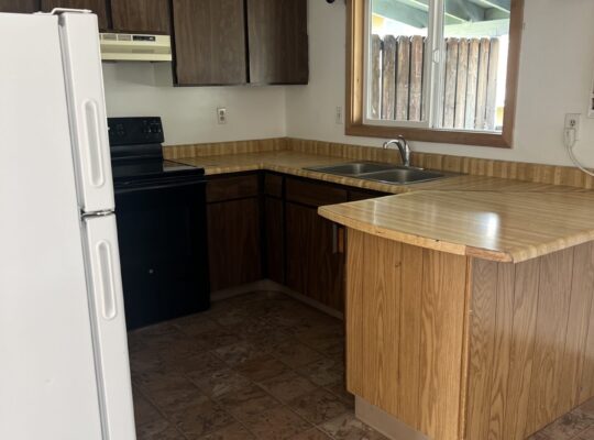 2 bed/1 bath apt for RENT (Murdock)