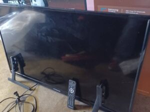 40″ LED monitor/TV w/remote. Clean, works well.