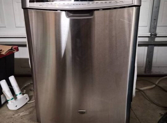 Maytag stainless steel dishwasher, works great!