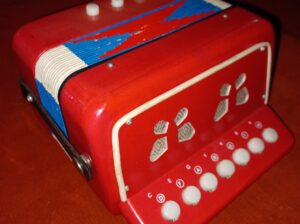 Nice little Mexican concertina/accordion. Excellen