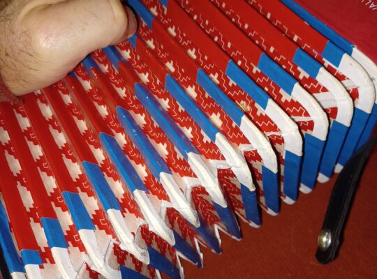 Nice little Mexican concertina/accordion. Excellen