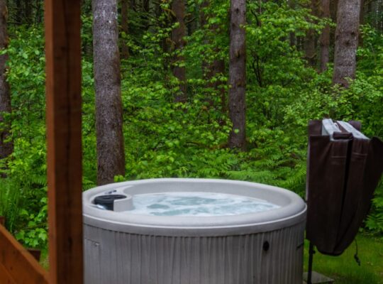 Fully Furnished 2BD/2BA w/ Hot Tub