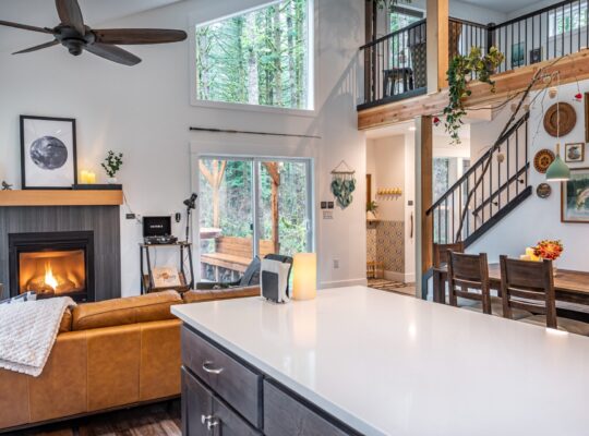 Fully Furnished 2BD/2BA w/ Hot Tub