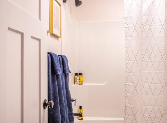 Fully Furnished 2BD/2BA w/ Hot Tub