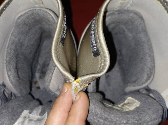 Women’s 9.5 NNN Fischer boots, 180cm Atomic xcskis