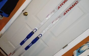 Women’s 9.5 NNN Fischer boots, 180cm Atomic xcskis