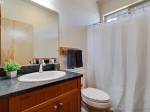 2bed/1bath single family home available for rent