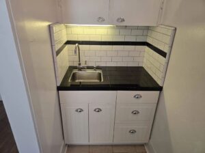 Comfortable white salmon Heights 1200 sq.ft. 2 bed