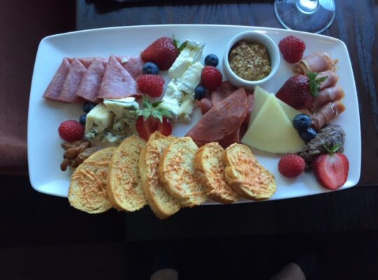 Looking for Hosts, Bussers & Servers