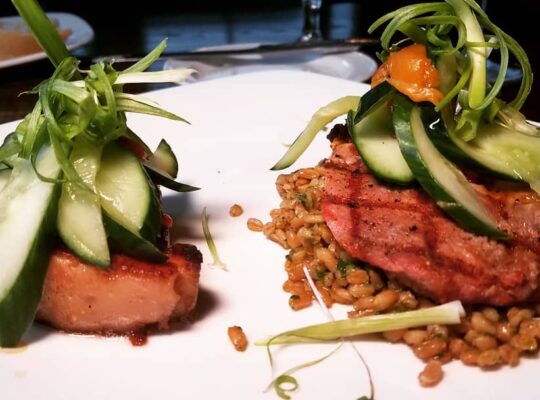 Looking for Hosts, Bussers & Servers